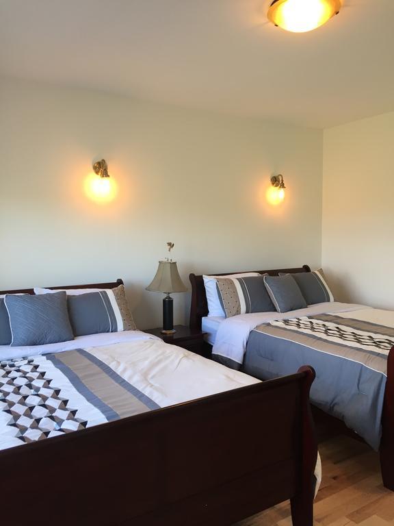 Aurora Deluxe Guest House Йелоунайф Екстериор снимка