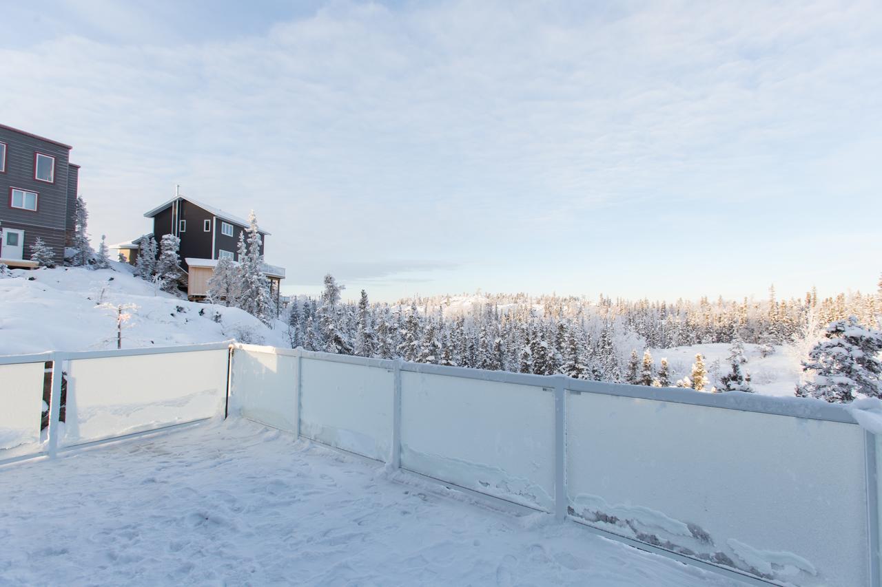 Aurora Deluxe Guest House Йелоунайф Екстериор снимка