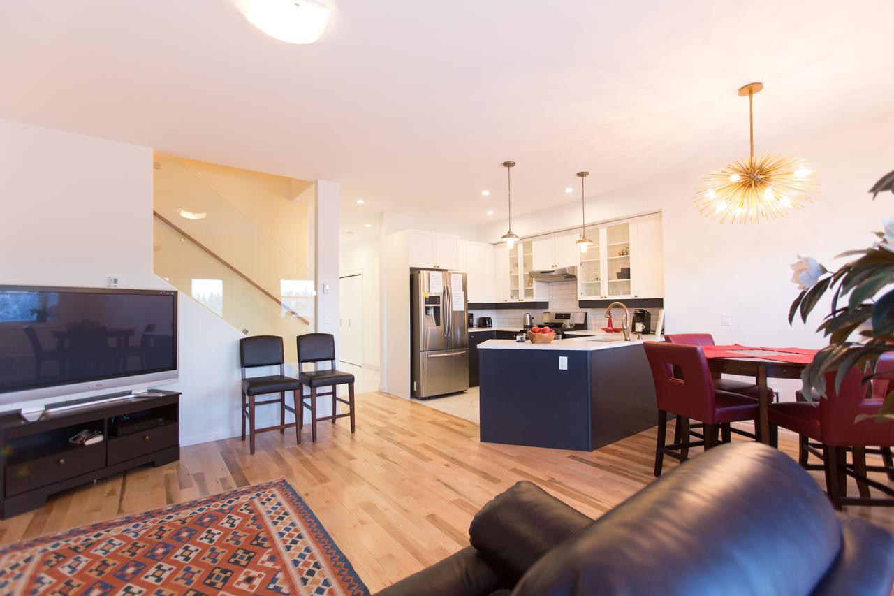 Aurora Deluxe Guest House Йелоунайф Екстериор снимка