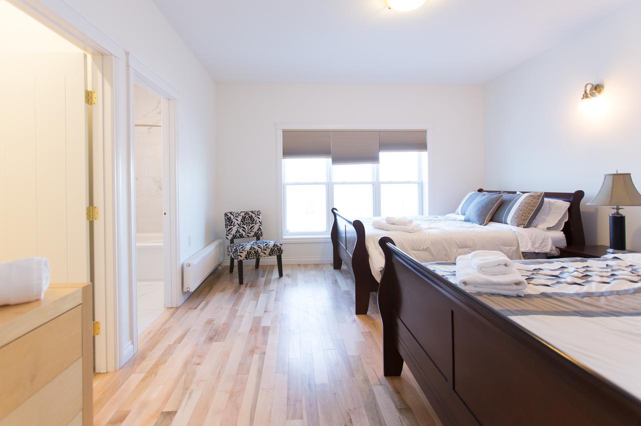 Aurora Deluxe Guest House Йелоунайф Екстериор снимка