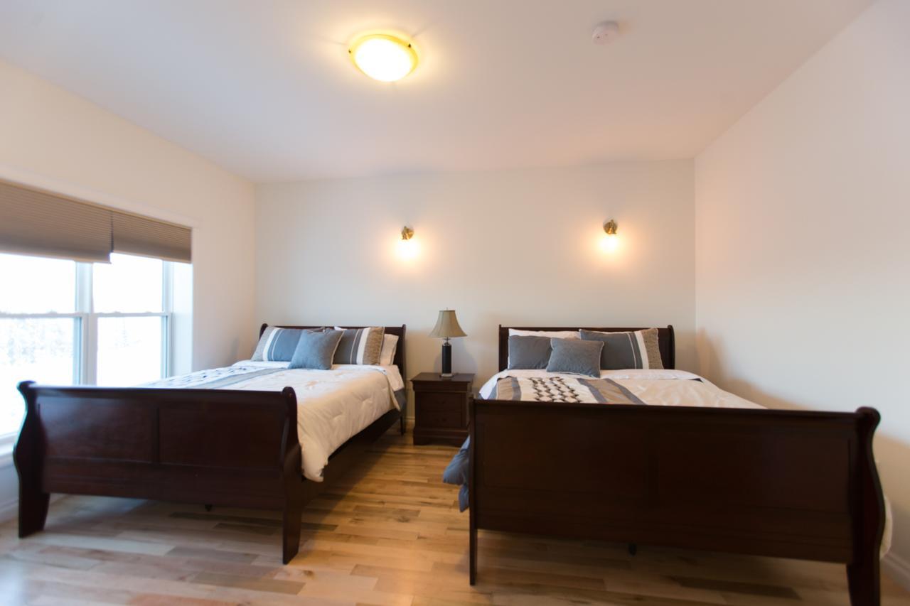 Aurora Deluxe Guest House Йелоунайф Екстериор снимка